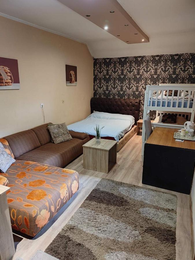 Guest House Maja Novi Sad Exterior photo