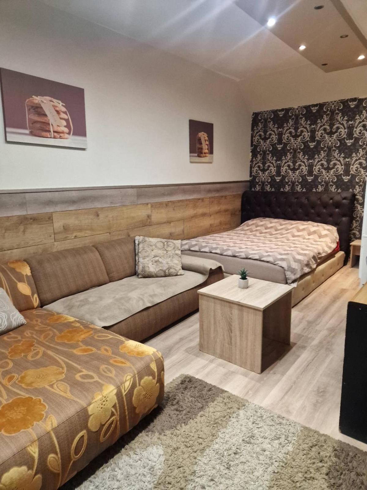 Guest House Maja Novi Sad Exterior photo